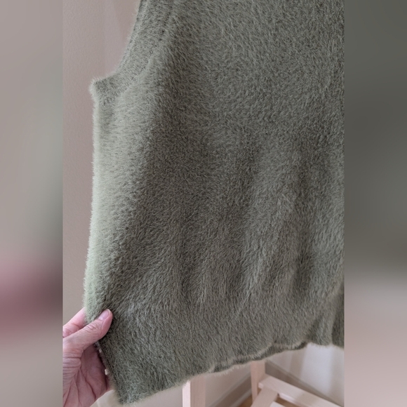 Womens Sleeveless Olive Green Sweater, Sz L - Picture 3 of 5